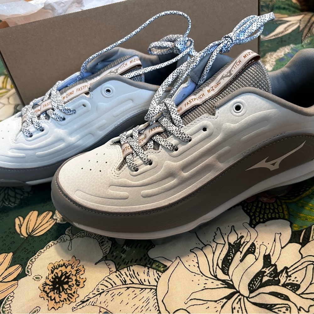 Women’s Mizuno Softball Cleats